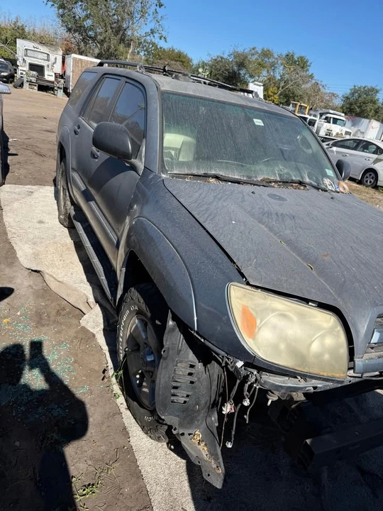 2004 Toyota 4Runner 4th Gen - Image 2 of 10