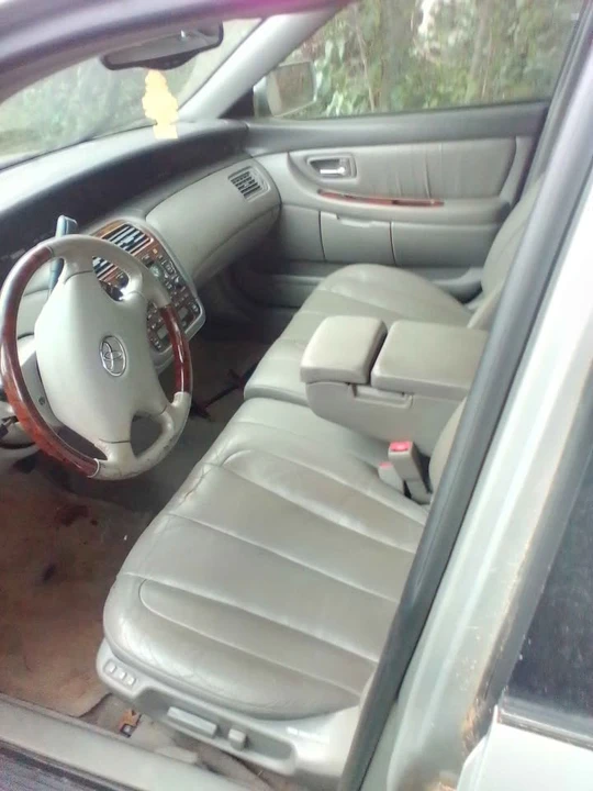 2004 Toyota Avalon 2nd Gen - Image 2 of 3