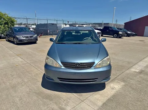 2004 Toyota Camry LE Sedan 4D