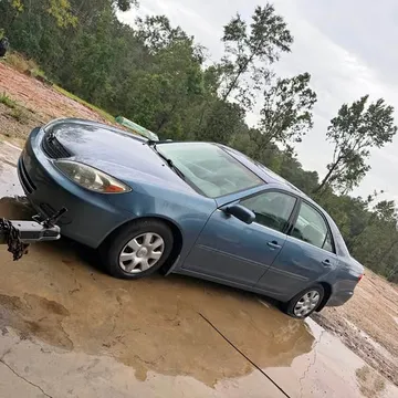 2004 Toyota Camry LE Sedan 4D
