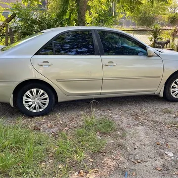 2004 Toyota Camry LE Sedan 4D