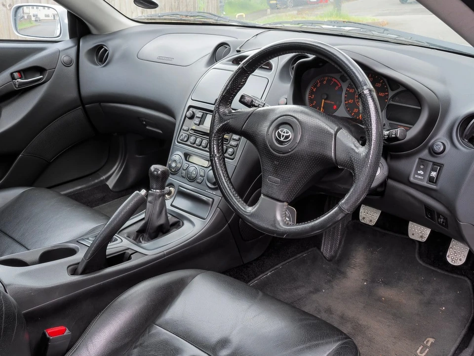 2004 Toyota Celica - Image 2 of 30