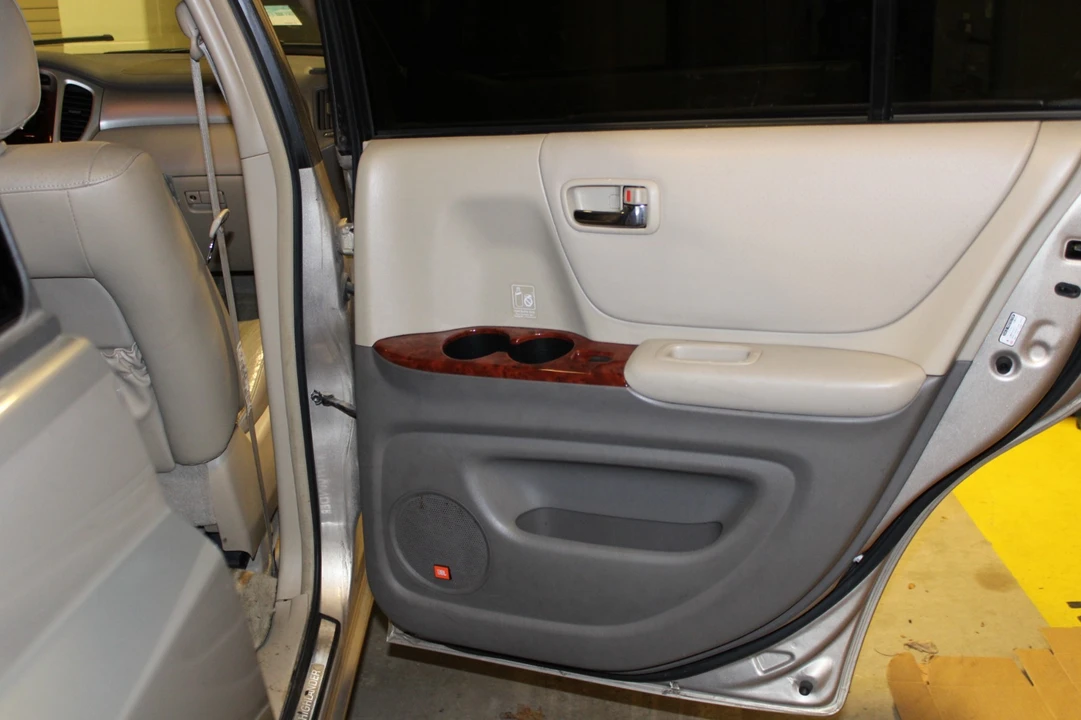 2004 Toyota Highlander - Image 12 of 21