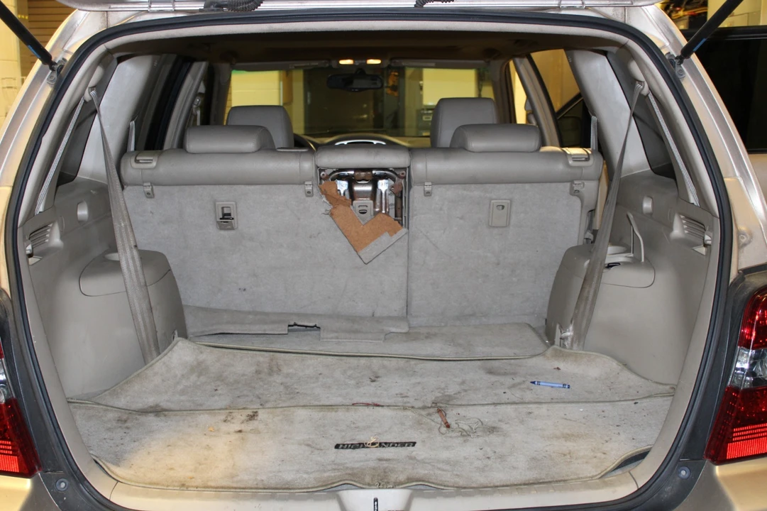 2004 Toyota Highlander - Image 9 of 21