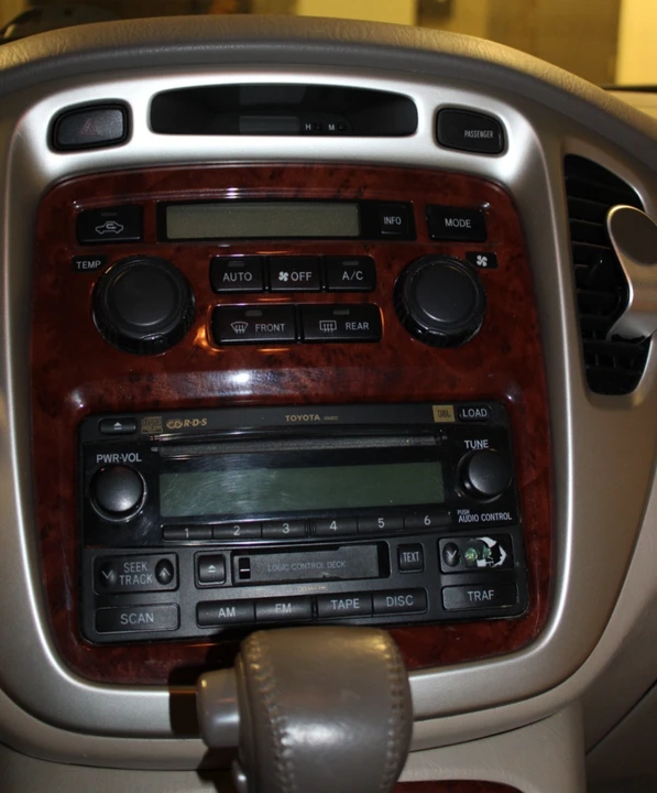 2004 Toyota Highlander - Image 13 of 21