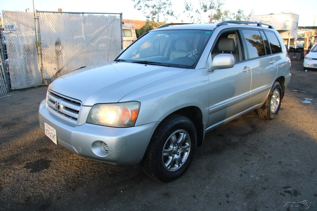 2004 Toyota Highlander - Image 2 of 21