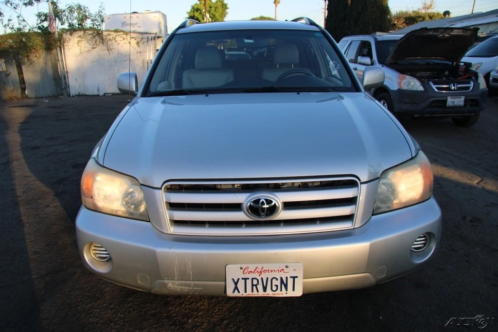 2004 Toyota Highlander - Image 9 of 21