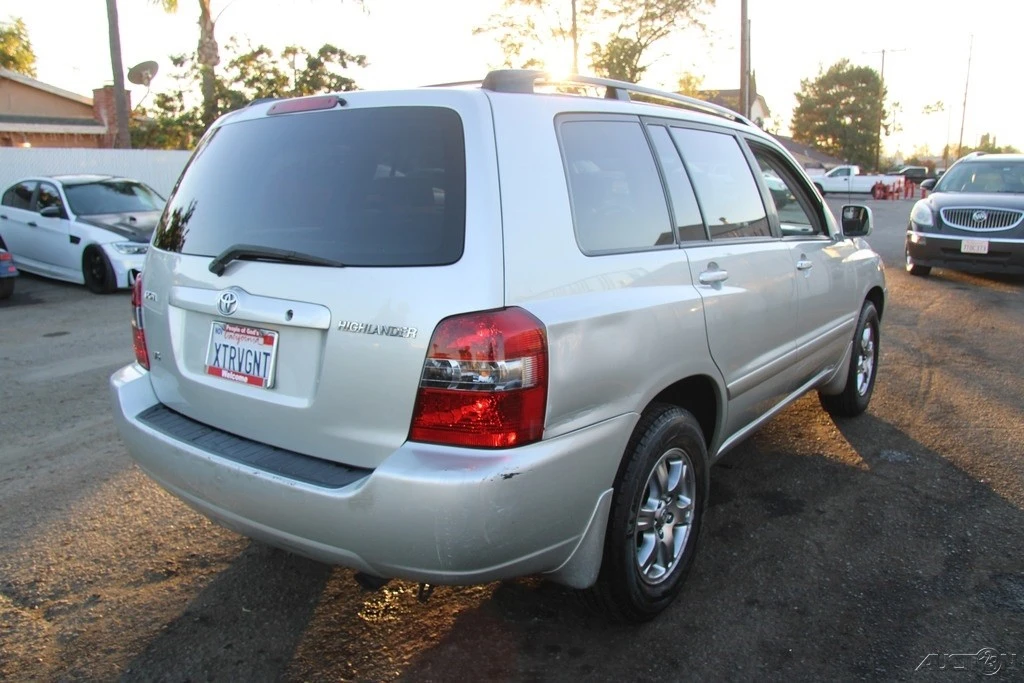 2004 Toyota Highlander - Image 6 of 21