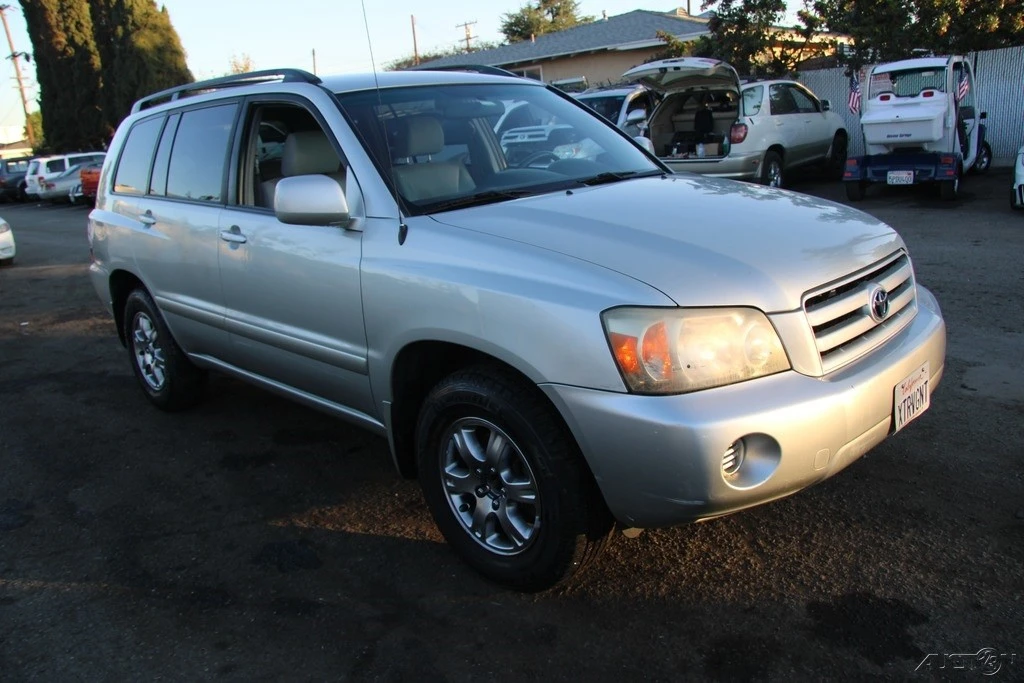 2004 Toyota Highlander - Image 8 of 21