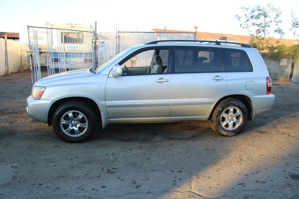 2004 Toyota Highlander - Image 3 of 21