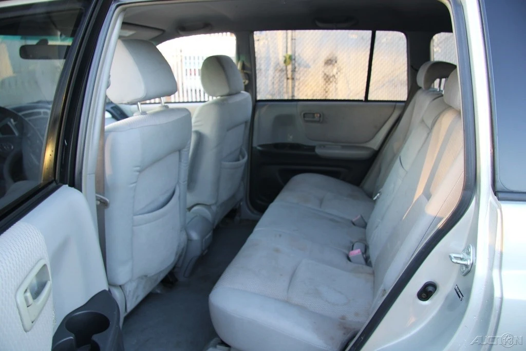 2004 Toyota Highlander - Image 19 of 21