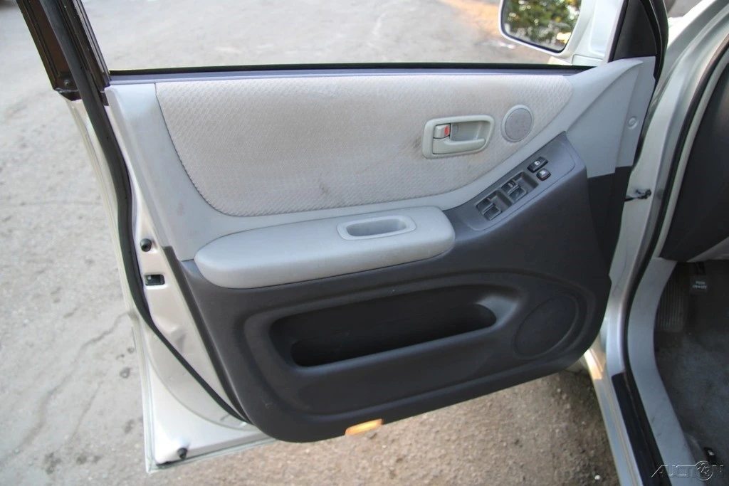 2004 Toyota Highlander - Image 11 of 21
