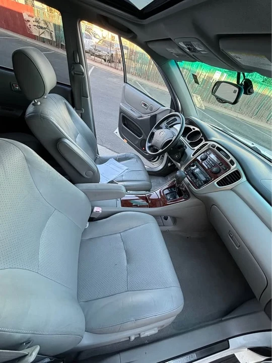 2004 Toyota Highlander - Image 7 of 12