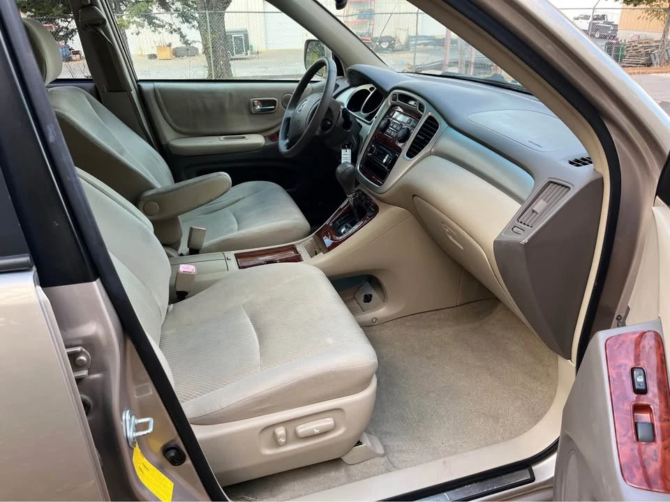2004 Toyota Highlander - Image 9 of 13