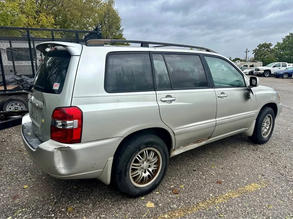 2004 Toyota Highlander - Image 2 of 3