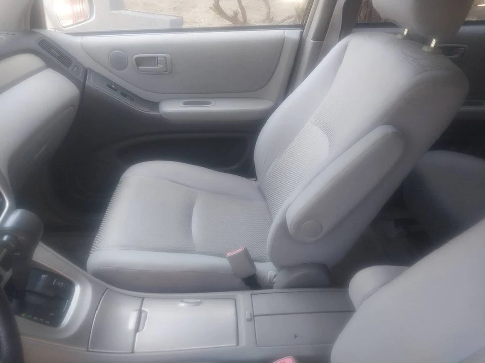 2004 Toyota Highlander - Image 6 of 9