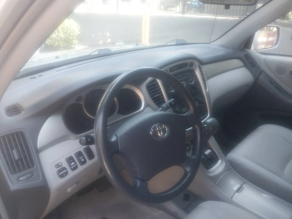 2004 Toyota Highlander - Image 7 of 9