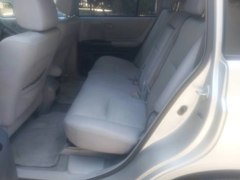 2004 Toyota Highlander - Image 8 of 9