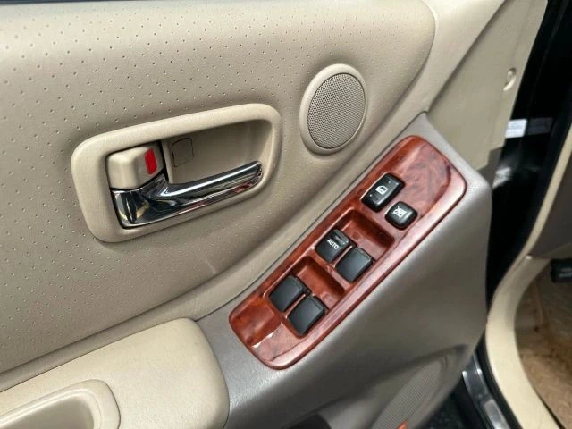 2004 Toyota Highlander - Image 10 of 21