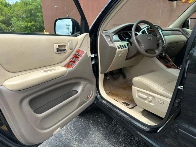 2004 Toyota Highlander - Image 9 of 21