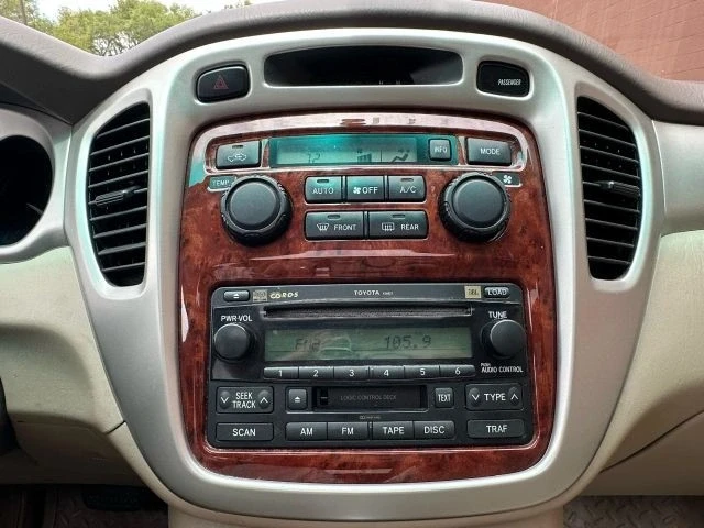 2004 Toyota Highlander - Image 17 of 21