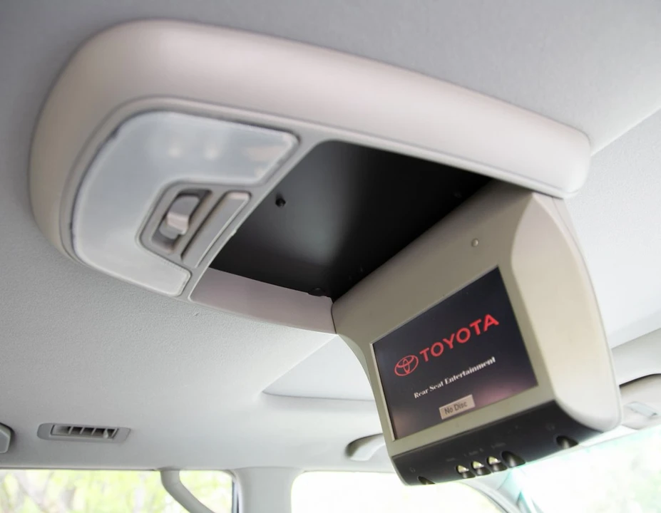 2004 Toyota - Image 15 of 19