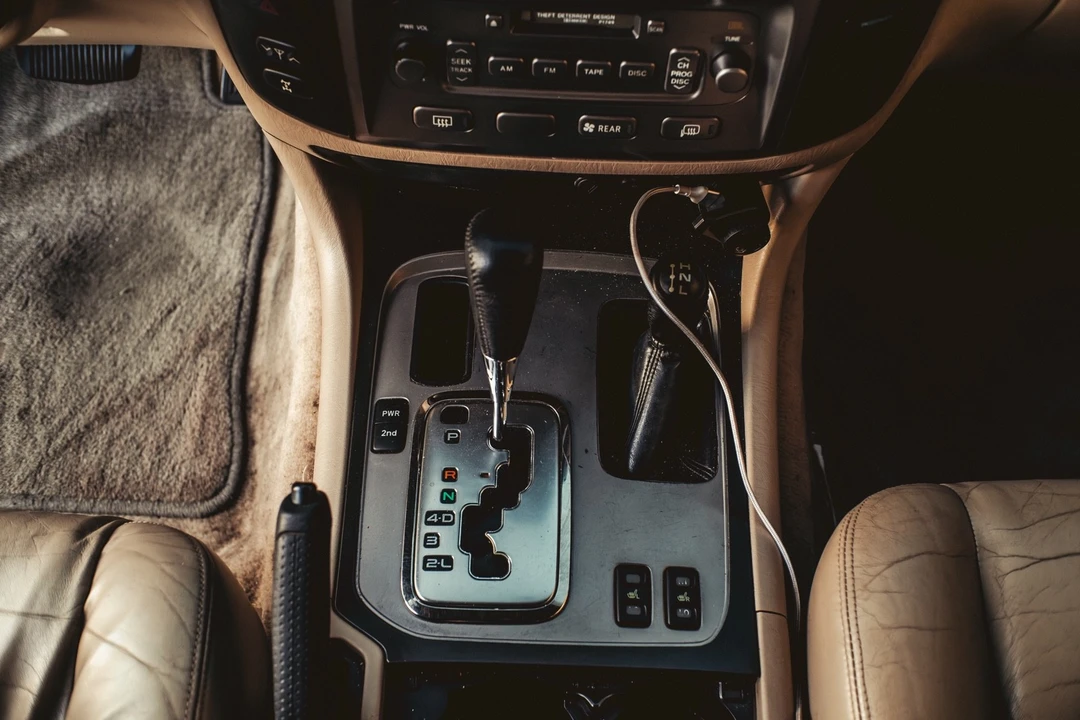 2004 Toyota J100 Land Cruiser - Image 19 of 28