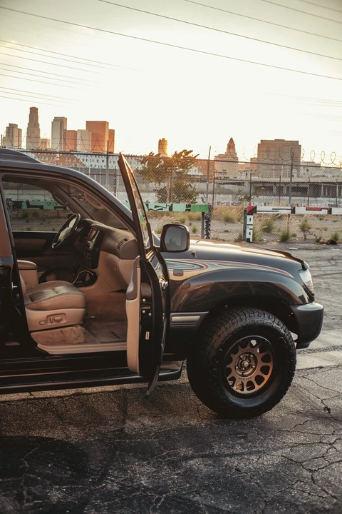 2004 Toyota J100 Land Cruiser - Image 9 of 28