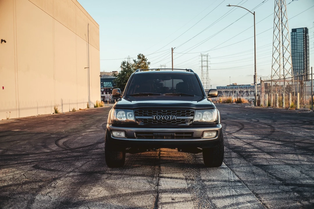 2004 Toyota J100 Land Cruiser - Image 2 of 28