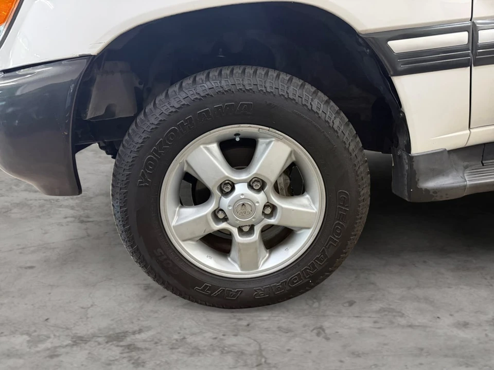 2004 Toyota J100 Land Cruiser - Image 9 of 25
