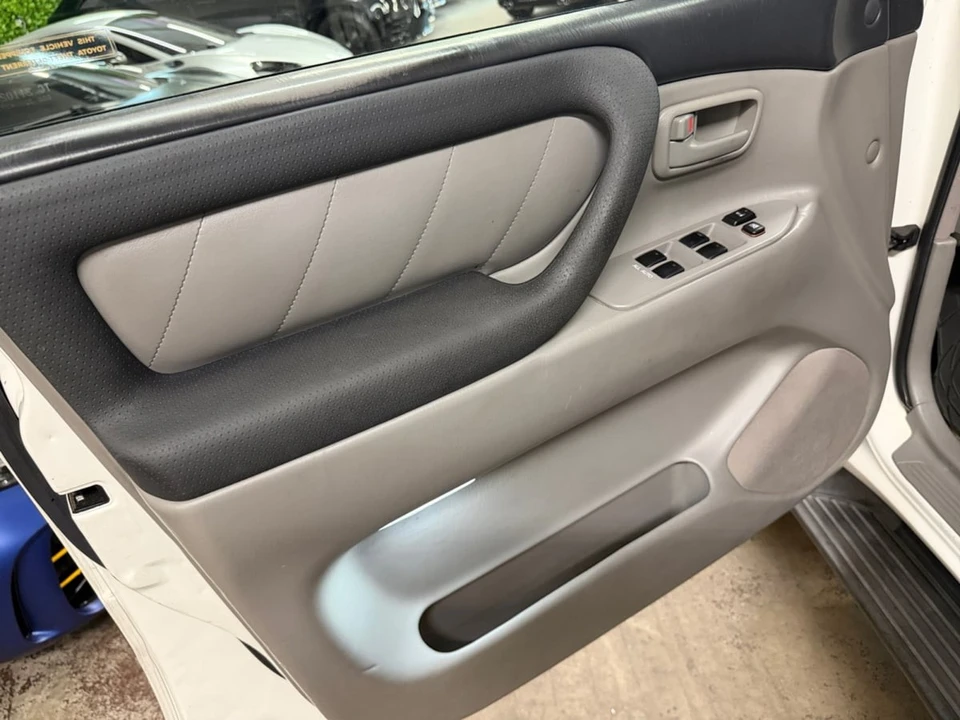 2004 Toyota J100 Land Cruiser - Image 11 of 25