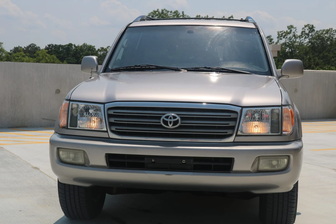 2004 Toyota J100 Land Cruiser - Image 2 of 31