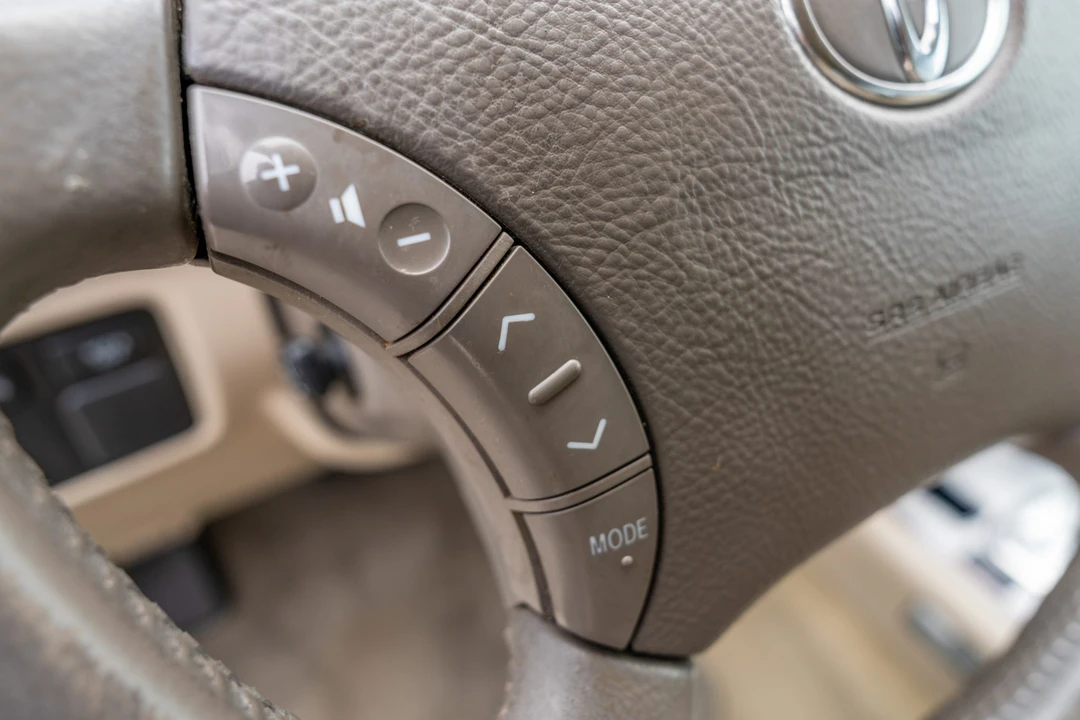 2004 Toyota J100 Land Cruiser - Image 24 of 31