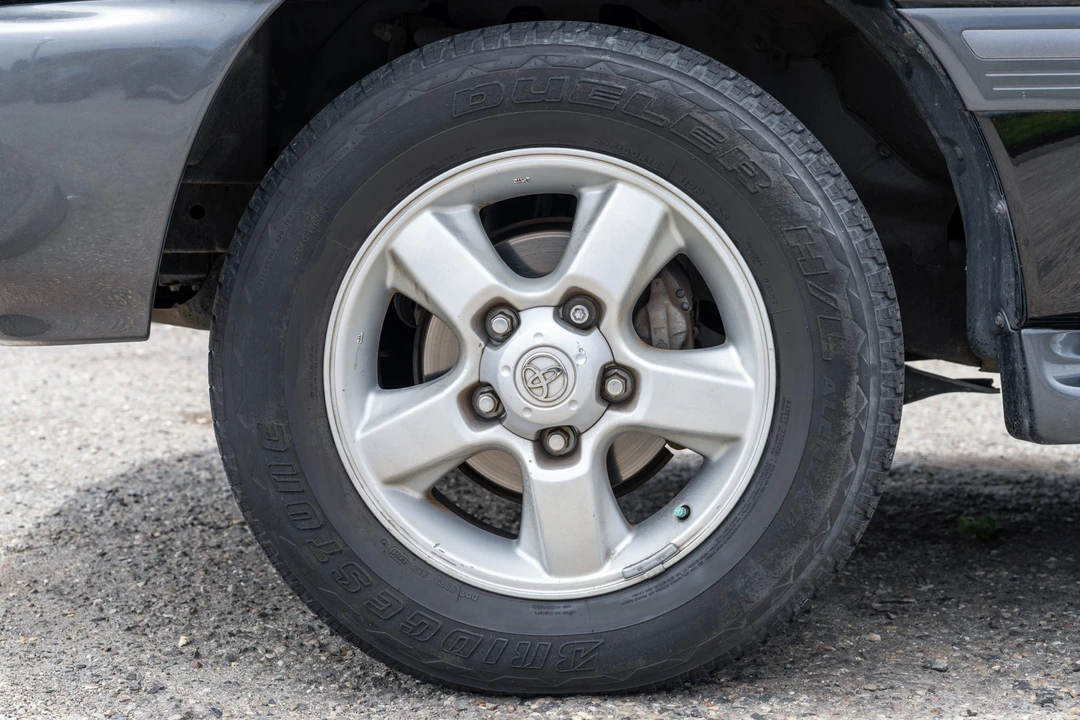 2004 Toyota J100 Land Cruiser - Image 18 of 31