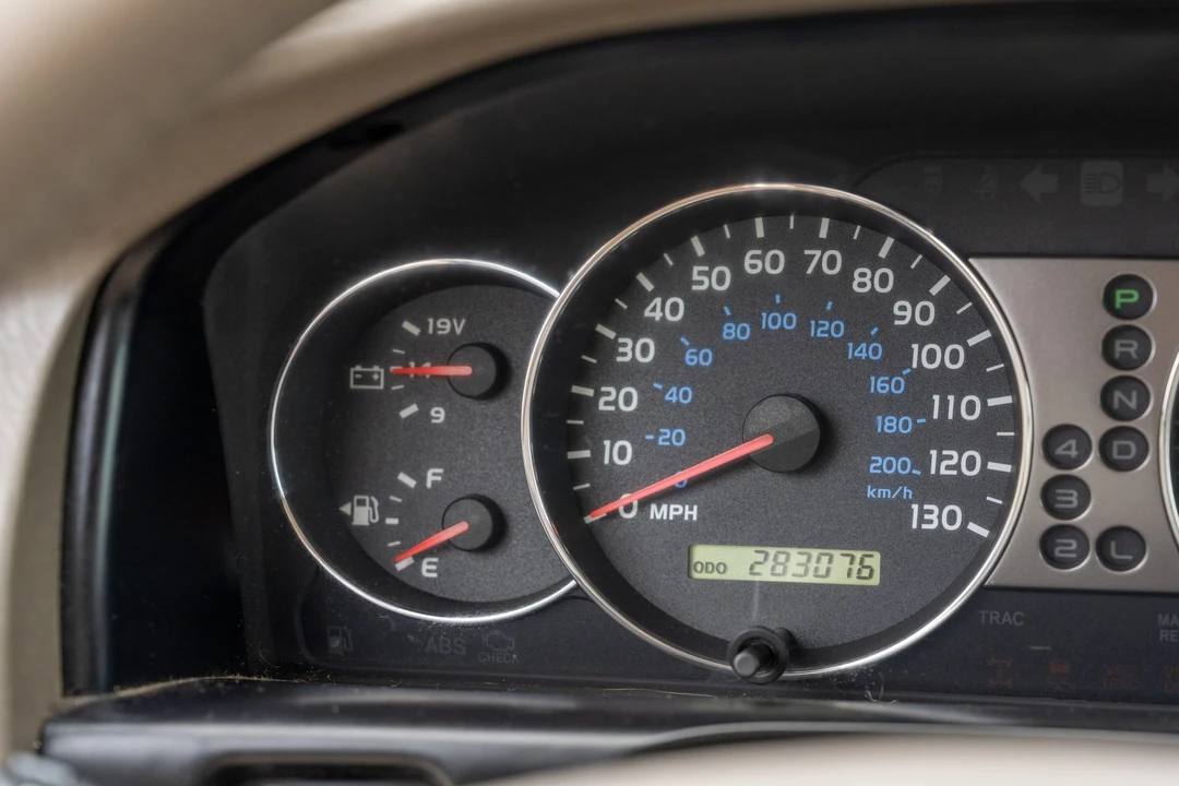 2004 Toyota J100 Land Cruiser - Image 27 of 31