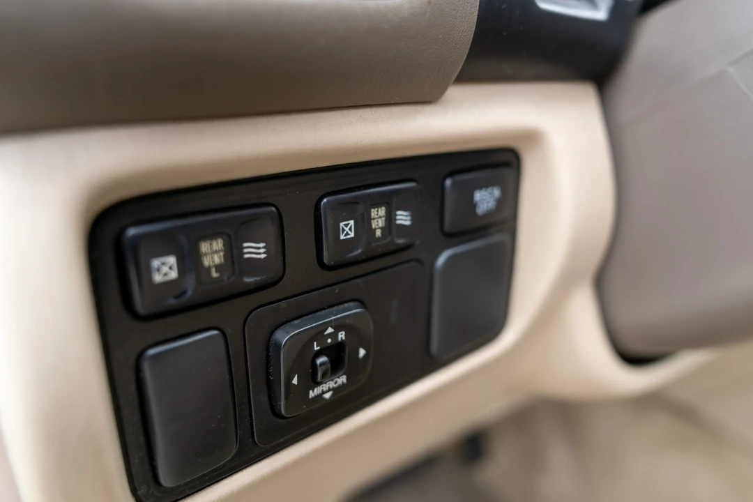 2004 Toyota J100 Land Cruiser - Image 25 of 31