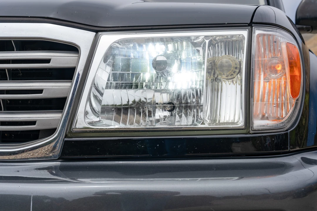 2004 Toyota J100 Land Cruiser - Image 12 of 31