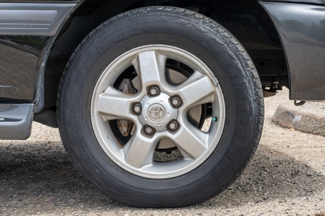 2004 Toyota J100 Land Cruiser - Image 19 of 31