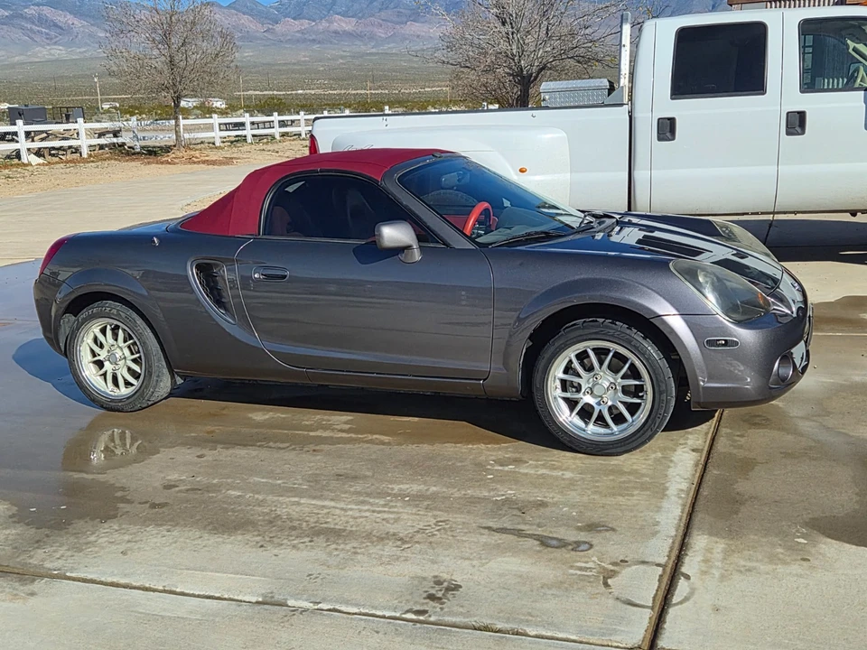 2004 Toyota MR2 Spyder/MR-S - Image 13 of 20