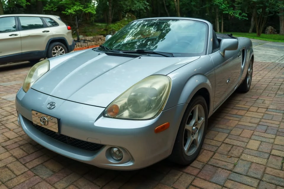 2004 Toyota MR2 Spyder/MR-S - Image 2 of 17