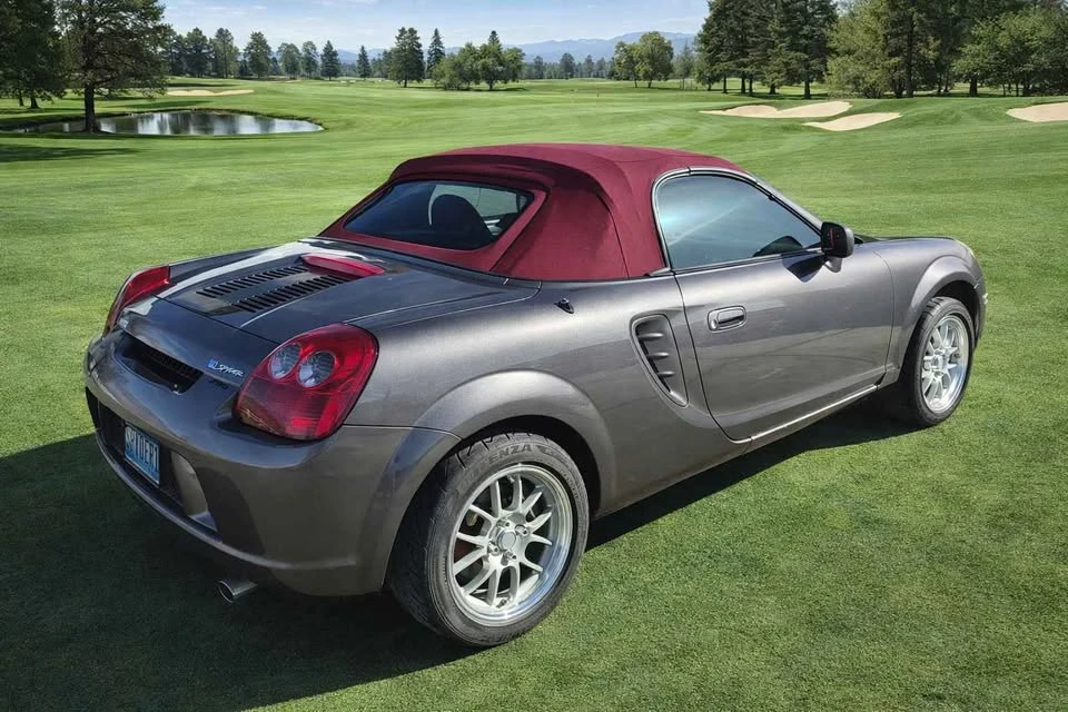 2004 Toyota MR2 Spyder/MR-S - Image 2 of 15