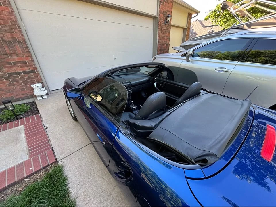 2004 Toyota MR2 Spyder/MR-S - Image 10 of 12