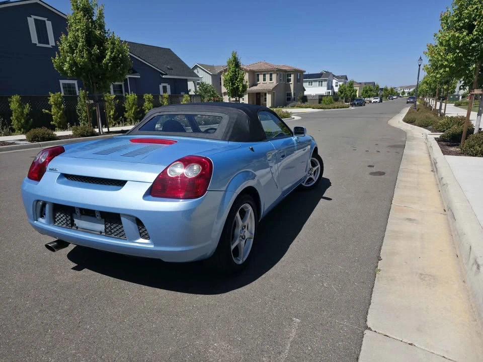 2004 Toyota MR2 Spyder/MR-S - Image 10 of 13