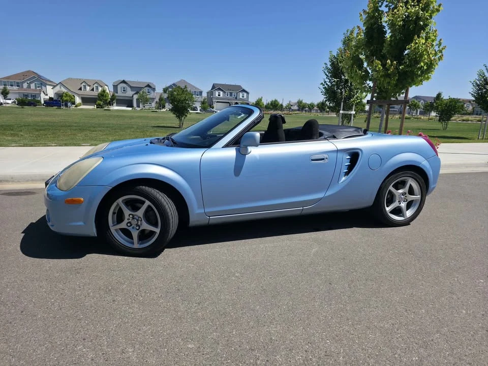 2004 Toyota MR2 Spyder/MR-S - Image 2 of 13