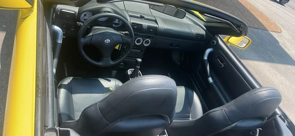 2004 Toyota MR2 Spyder/MR-S - Image 7 of 9