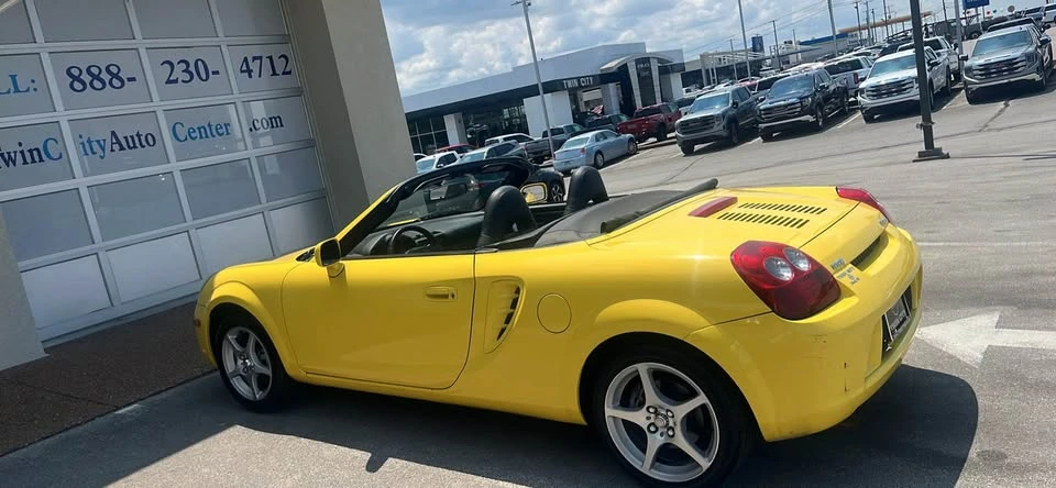 2004 Toyota MR2 Spyder/MR-S - Image 5 of 9