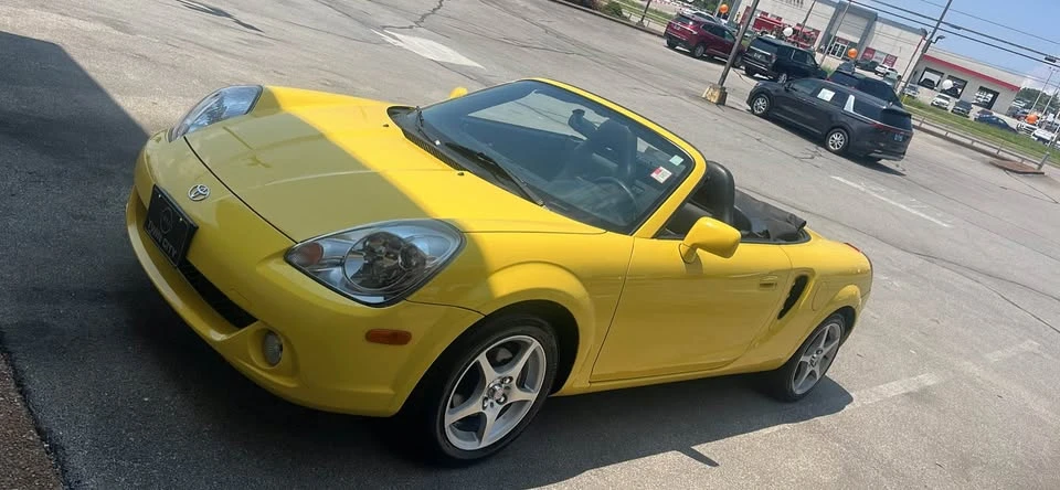 2004 Toyota MR2 Spyder/MR-S - Image 2 of 9