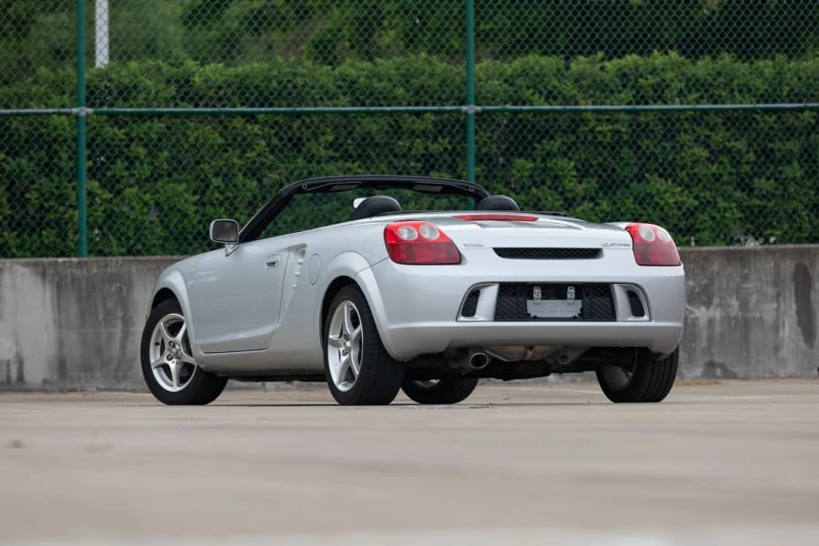 2004 Toyota MR2 Spyder/MR-S - Image 13 of 28