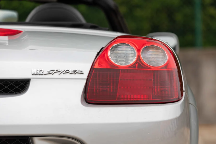 2004 Toyota MR2 Spyder/MR-S - Image 10 of 28
