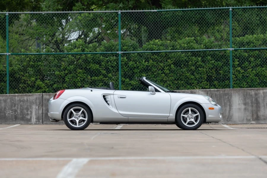 2004 Toyota MR2 Spyder/MR-S - Image 2 of 28